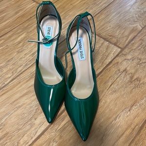Emerald green Steve Madden pumps